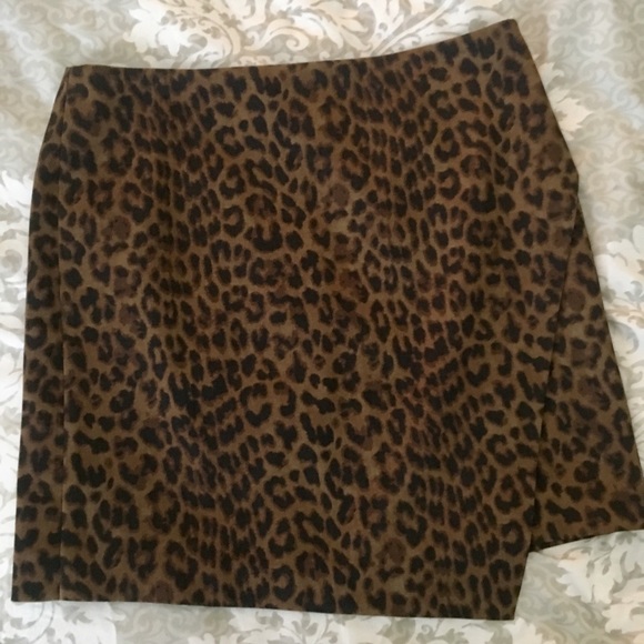 Ann Taylor Dresses & Skirts - Ann Taylor Leopard Mini envelope skirt Sz 8